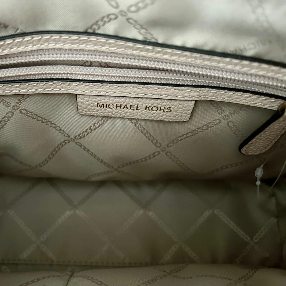 Michael Kors | Maxine Small Messenger Bag | Pebbled Leather | Soft Pink - Picture 7 of 9